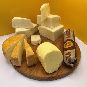 Сет "ДО СНІДАНКУ: сир, масло, ковбаса", 1.5 кг, SULUGUNKO